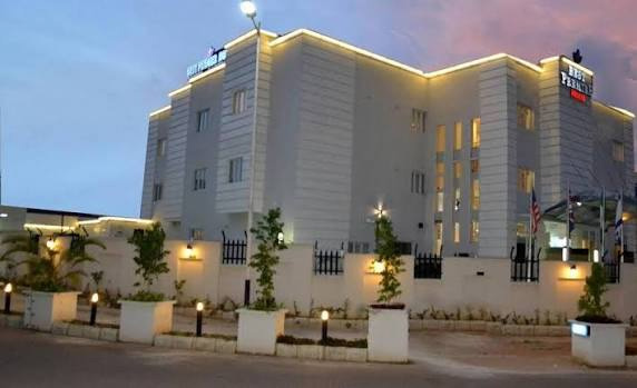 Seashell Hotel & Suites